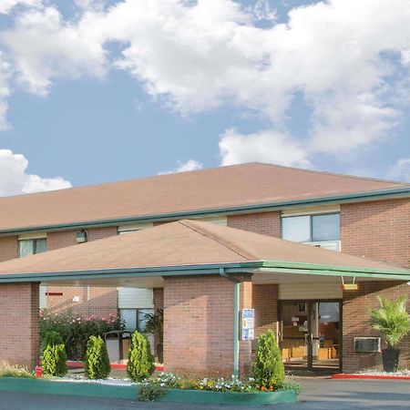Super 8 By Wyndham Provo Byu Orem Экстерьер фото